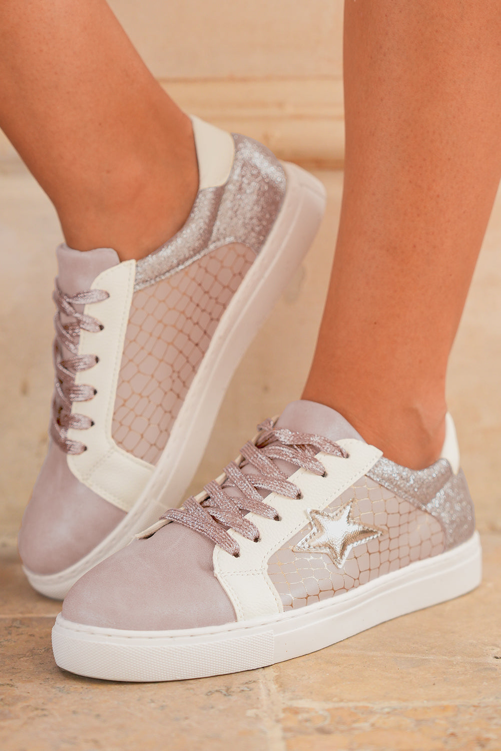 PU-sneakers med glitrende stjerner og patchwork-design