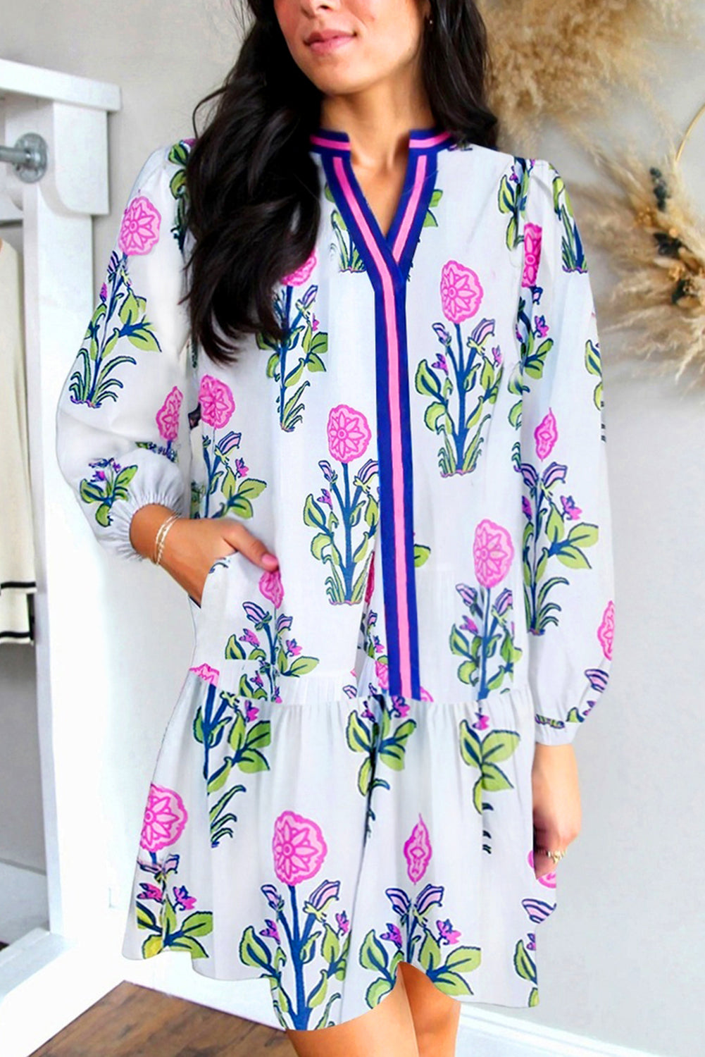 Kjole hvid blomsterprint polyester med lange ærmer og trim