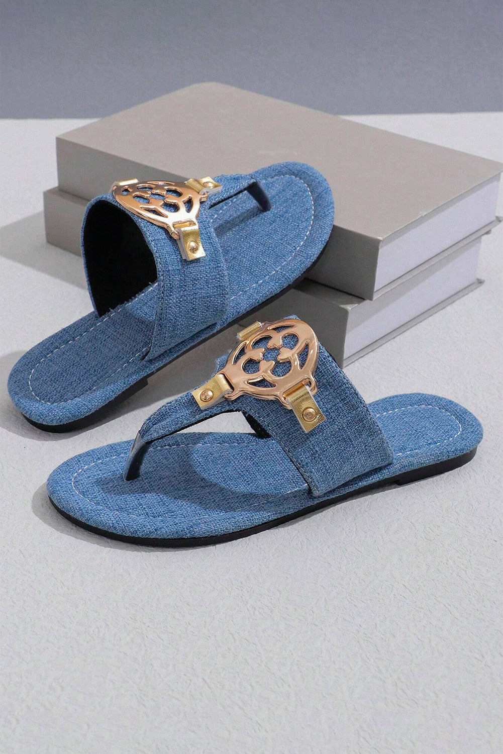 Sandaler i syntetisk læder med metalpynt i afslappet stil