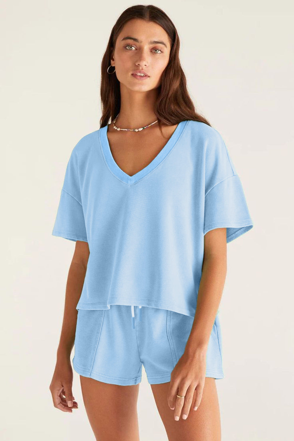 T-shirt og shorts sæt V-hals løs pasform sommerstyle