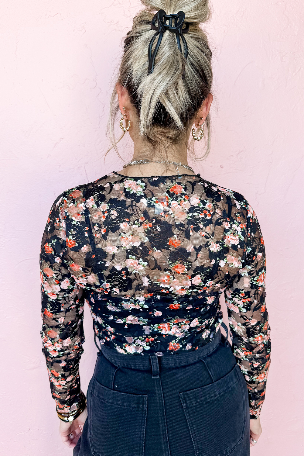 Bluse sort mesh langærmet med blomster og elastan