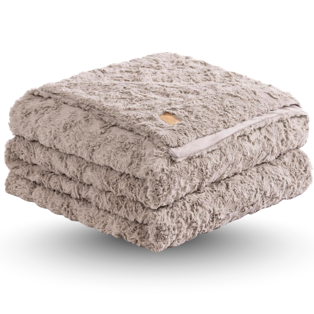 Reversible Faux Fur Blanket with Wave Texture and 400 GSM Pile