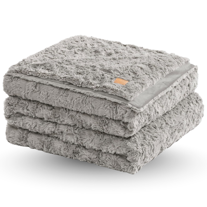 Reversible Faux Fur Blanket with Wave Texture and 400 GSM Pile