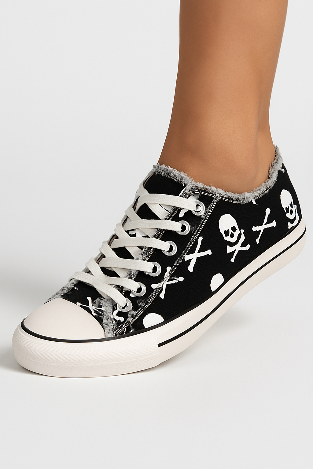 Sneakers sort med skull print i kanvas og frynset kant