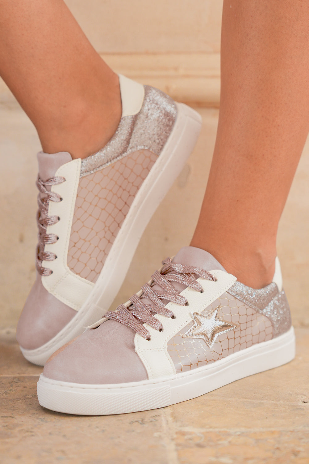 PU-sneakers med glitrende stjerner og patchwork-design