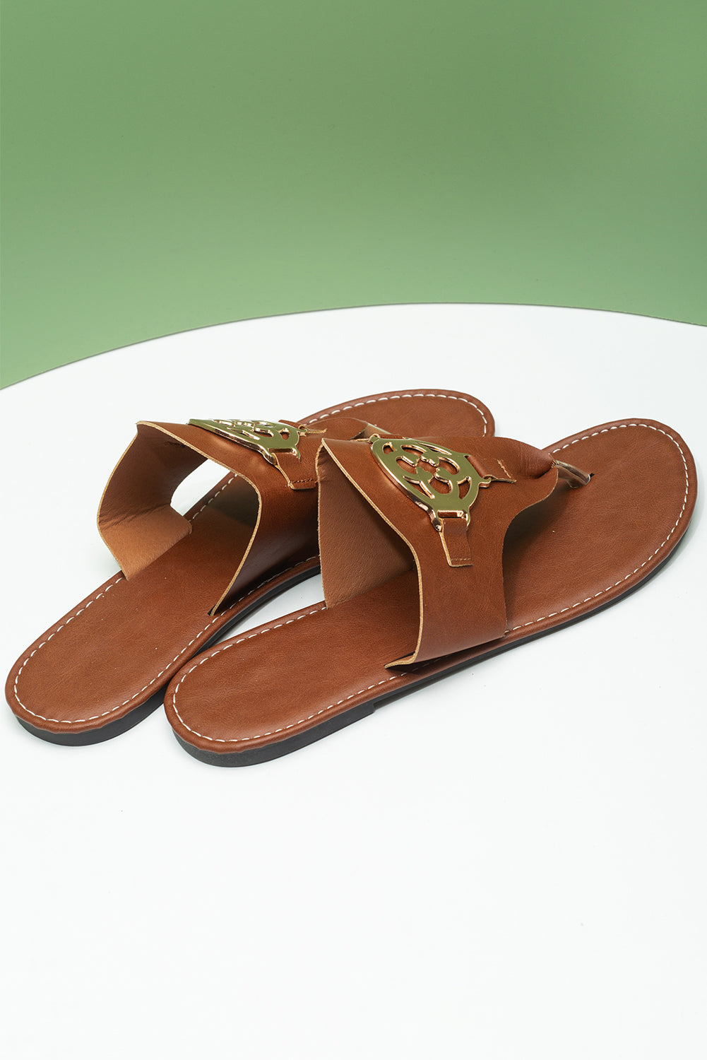 Sandaler i syntetisk læder med metalpynt i afslappet stil