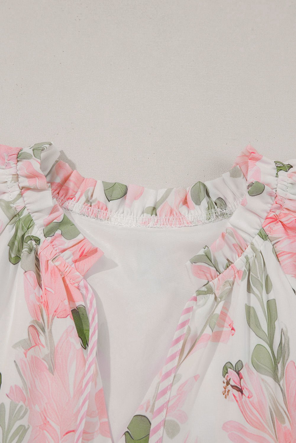 Blomstret mini - kjole med flæseærmer - Kim Mode KBH