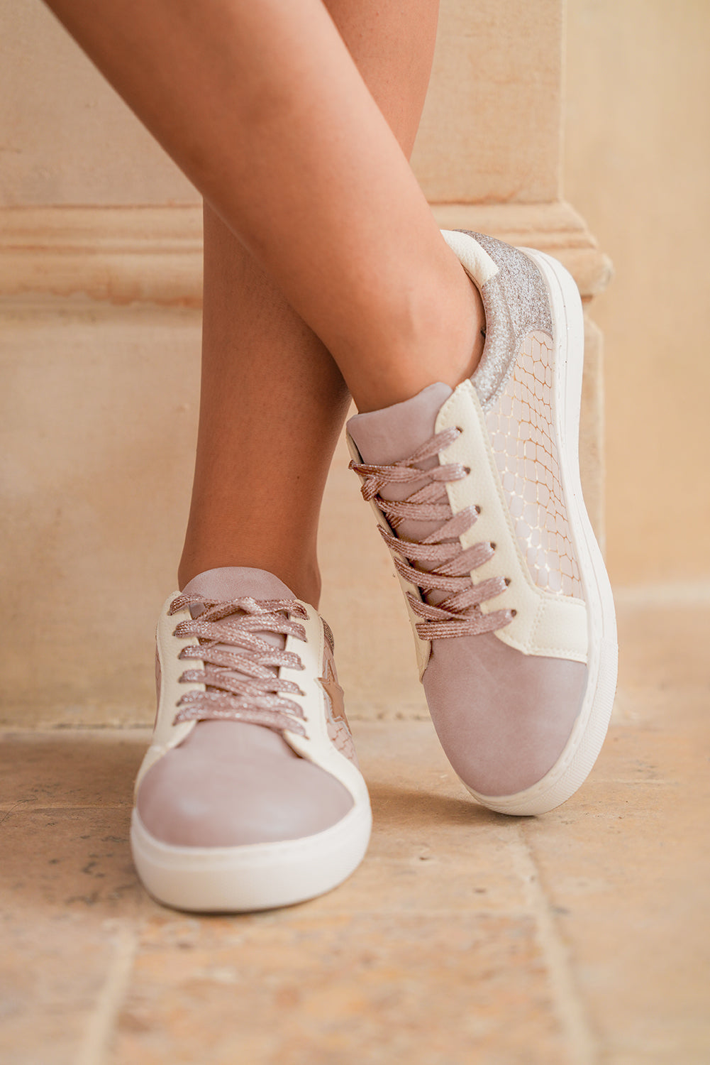 PU-sneakers med glitrende stjerner og patchwork-design