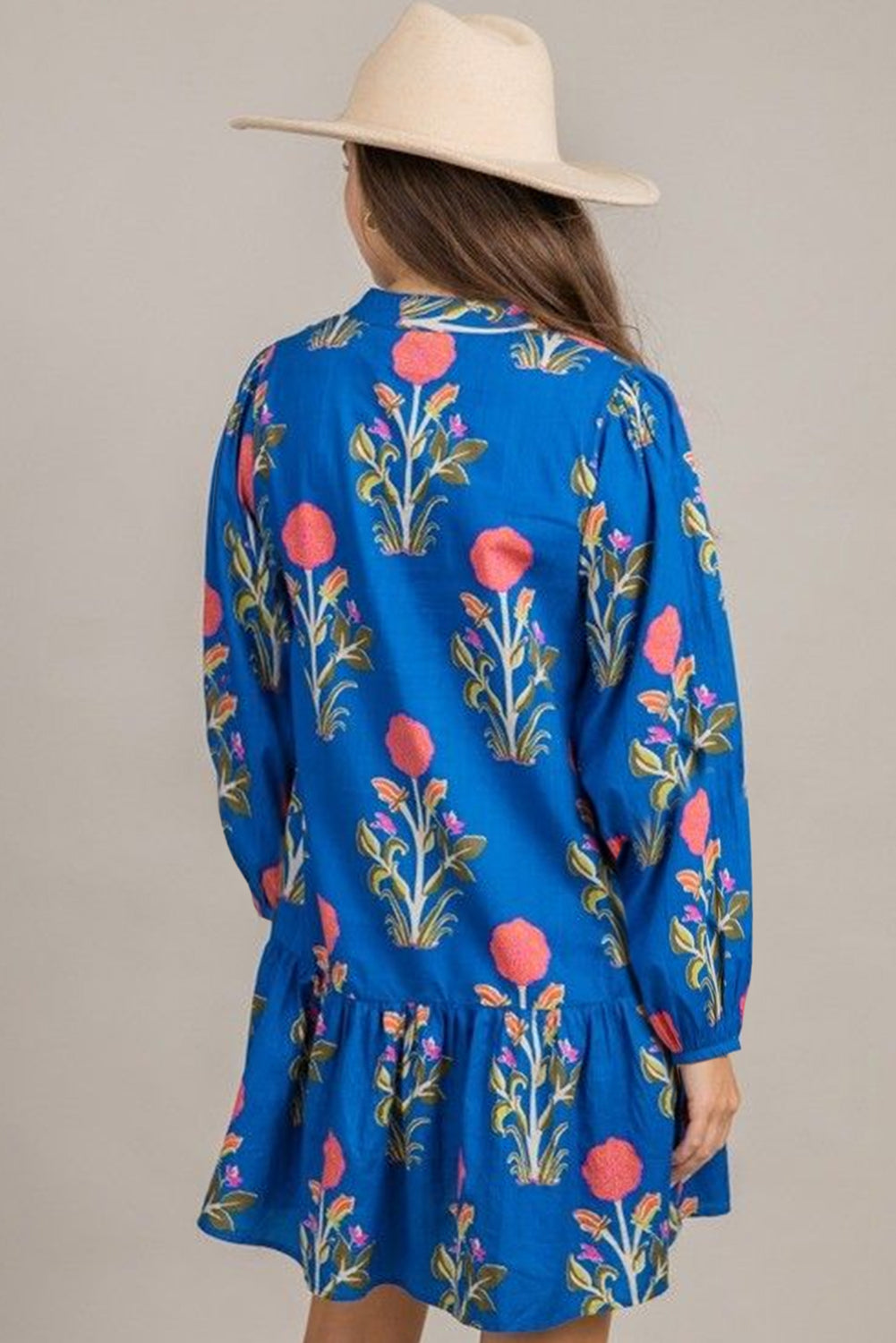 Kjole hvid blomsterprint polyester med lange ærmer og trim