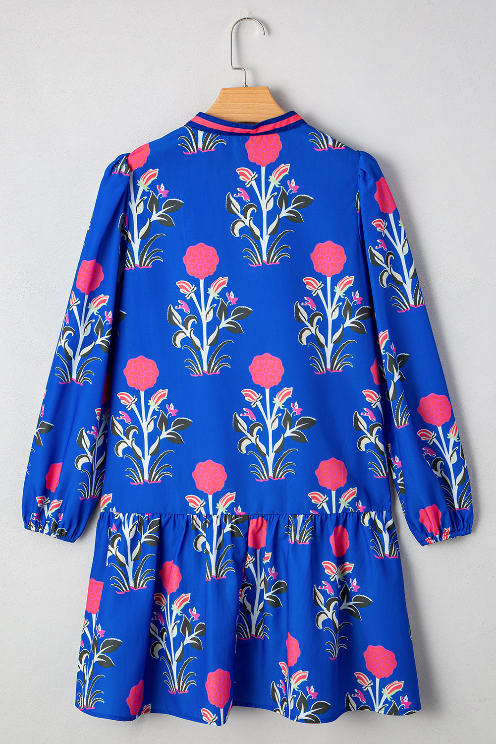 Kjole hvid blomsterprint polyester med lange ærmer og trim