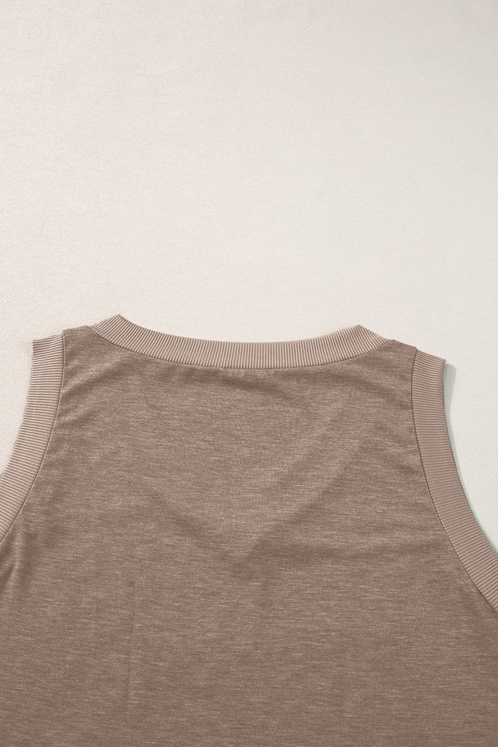 Tanktop med kontrastkant og løs pasform - Kim Mode KBH