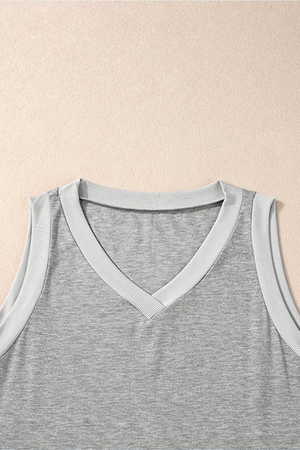 Tanktop med kontrastkant og løs pasform - Kim Mode KBH